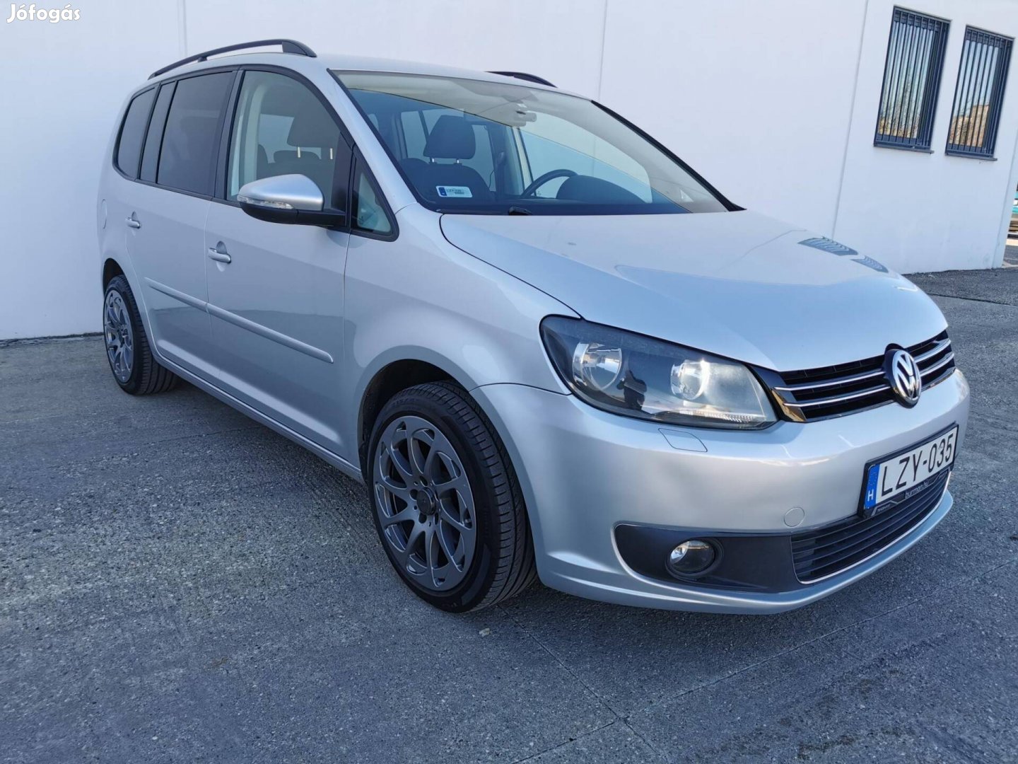 Volkswagen Touran 1.4 TSI Highline [7 személy]